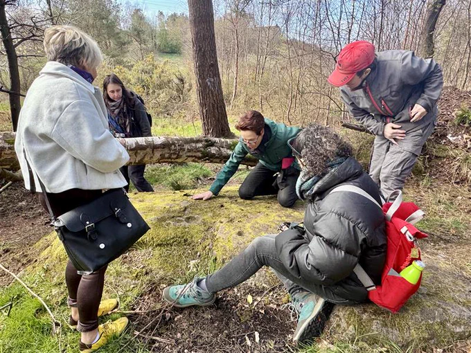 Tertia and Joana lead a fieldtrip to see local rock art in Faifley, West Dunbartonshire during the RSE funded rock art workshops in 2025 © ScARF
