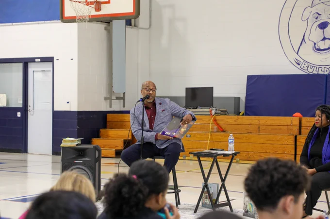 SOR Wooten reading to students.
