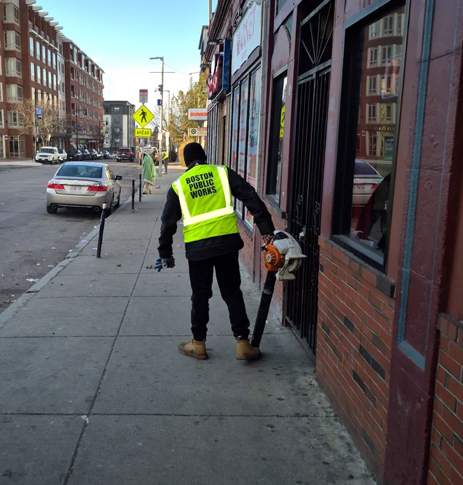 Picture: PWD crew cleaning litter