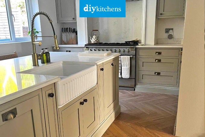 An Innova Helmsley Dakar Inframe #kitchen | DIY Kitchens