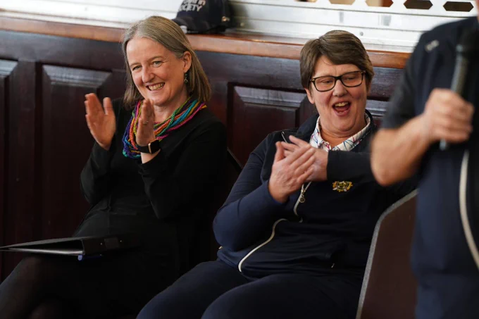 Sport Minister Maree Todd and a member of the public at Hollandbush Golf Course applaud the launch of Golf in Society's plans for ten health hubs across Scotland's golf courses.