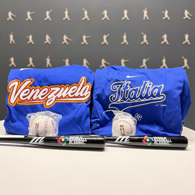 Blue Team Venezuela and Team Italy t-shirts
Two World Baseball Classic commemorative baseballs featuring flags from all 20 participating teams
Two miniature World Baseball Classic commemorative baseball bats