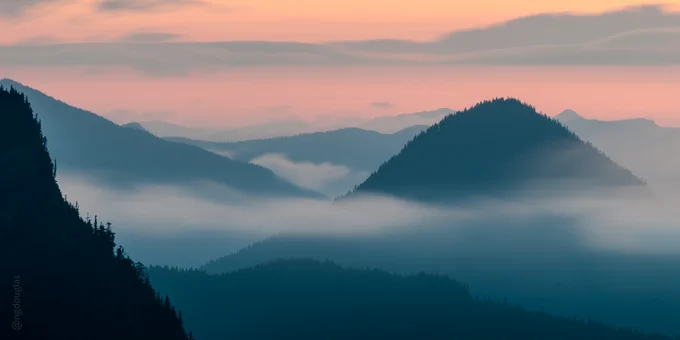 the weight of quiet layers - distance stacks itself carefully.
nothing collapses.