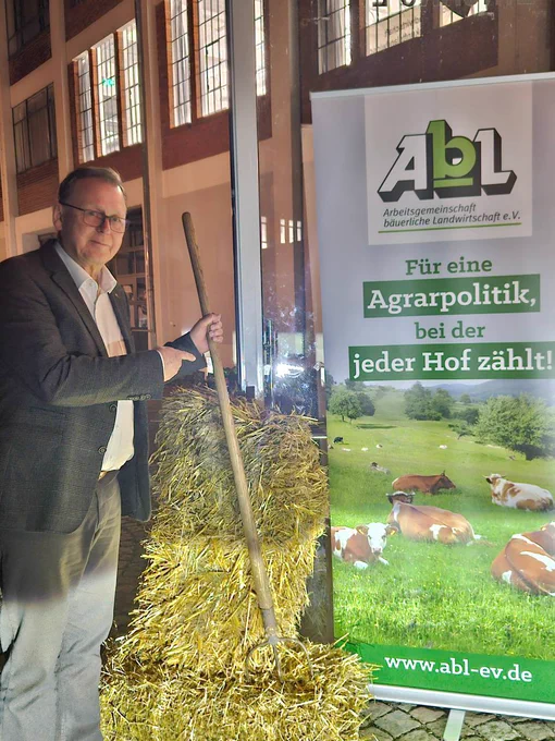 Bodo Ramelow auf dem Podium des Bodenkongresses 2026 der AbL Mitteldeutschland in Apolda. https://www.abl-mitteldeutschland.de/bodenkongress-2026