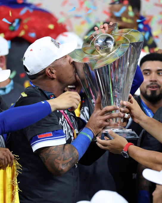 Salvador Perez kisses the World Baseball Classic trophy during a postgame celebration. (Photo by Al Bello/Getty Images)