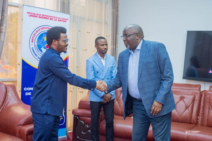 Le gouverneur Paulin Lendongolia Lebabonga et le coordonnateur de l'UG-PDSS, Dr Dominique Baabo 