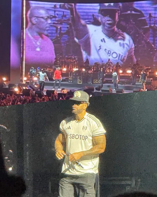 Method Man in a Fulham shirt at Wu-Tang Clan's show last night.