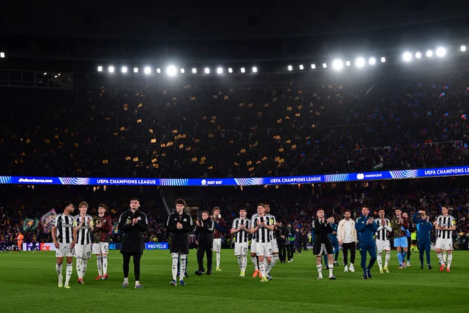 Players clap the fans at the Camp Nou