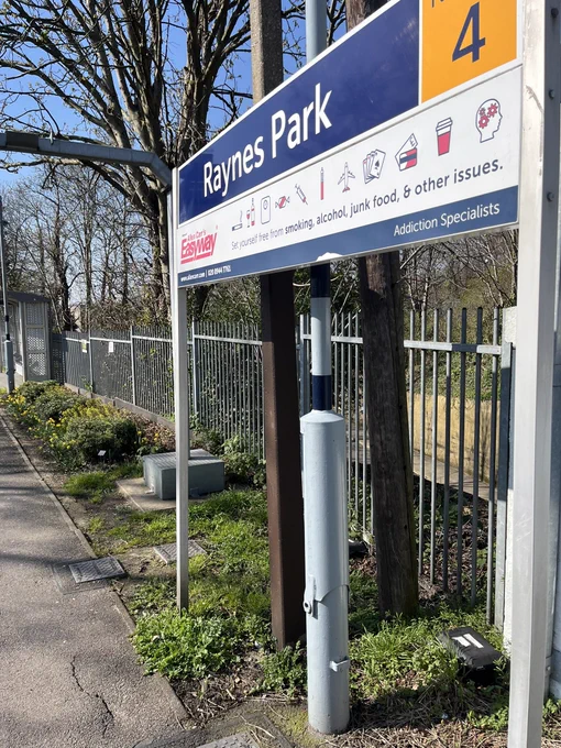Raynes Park station platform 4