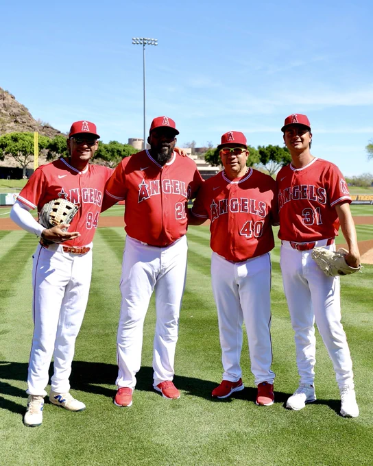 Angels prospects Lucas Ramirez and Tyler Bremner pose for a photo with Angels MLB Spring Breakout Honorary Coaches, and former Halos, Vladimir Guerrero and Bartolo Colon on the field at Tempe Diablo Stadium.