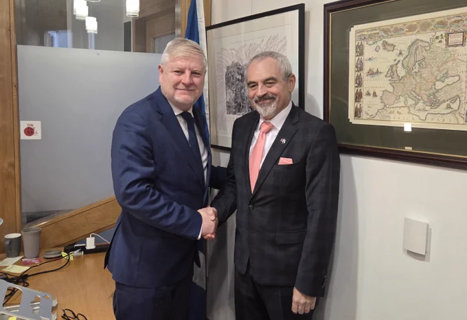 External Affairs Secretary Angus Robertson shaking hands with the Ambassador of Slovakia, Peter Susko.
