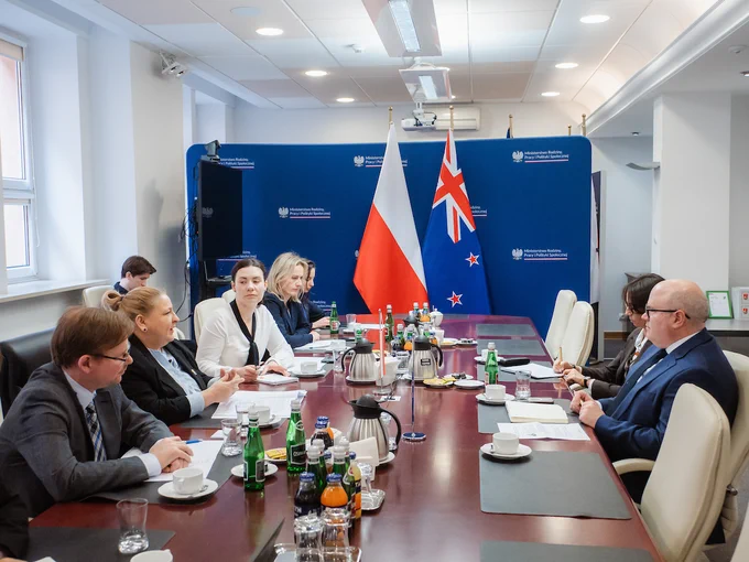 Na zdjęciu Wiceministra Maja Nowak, która spotkała się w MRPiPS z Ambasadorem Nowej Zelandii w Polsce, Paulem Ballantyne.