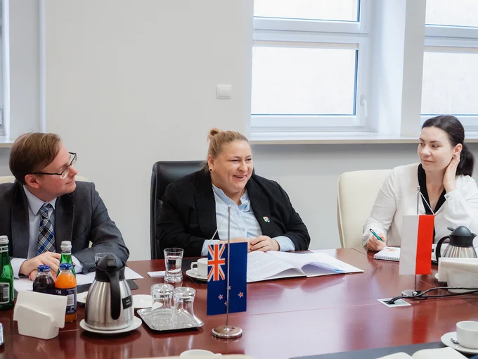 Na zdjęciu Wiceministra Maja Nowak, która spotkała się w MRPiPS z Ambasadorem Nowej Zelandii w Polsce, Paulem Ballantyne.
