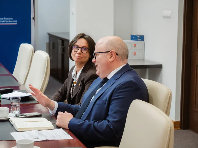 Na zdjęciu Ambasador Nowej Zelandii w Polsce, Paul Ballantyne, z którym spotkała się w MRPiPS Wiceministra Maja Nowak.