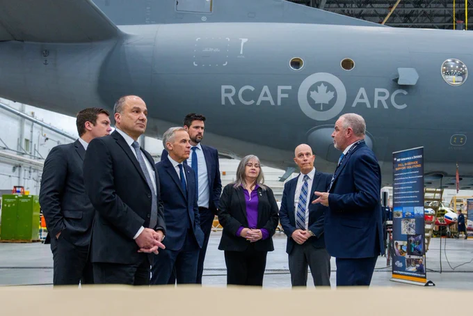 Le premier ministre Carney visite une installation aérospatiale à Enfield, en Nouvelle-Écosse.