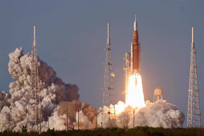 NASA’s Space Launch System rocket and the crewed Orion spacecraft lift off from NASA’s Kennedy Space Center in Florida. 
Credit: NASA/Michael DeMocker