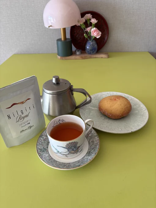 紅茶とあんドーナツのセットです