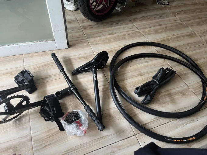 WTS
barang tidak terpakai

• BAN LUAR (200k)
Continental ultra race (kayanya semi kevlar) *bonus ban dalem deli

• SEATSET (200k)
Sadle entity
Seatpost pizz

• BARSET (300k)
Stem giant connect 90mm
Flat/rise bar uno

• RANTAI IZUMI IJO BLACK (100k)
Bekas pemakaian di rasio 49-17

• CRANKSET PEDAL SET(1jt)
cs ardently ht2
pedal unbrand
strap hold fast
