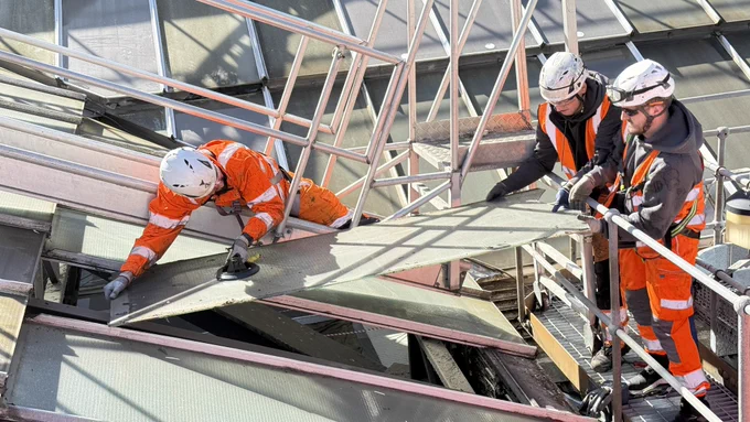Removing an old glazing panel on the Liverpool Street roof