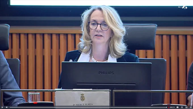 Sara García, secretaria de @AccionsindUSO, modera el debate sobre el futuro de las #pensiones en el @Congreso_Es. Gracias a Mercé Perea, presidenta del Pacto de Toledo, por su intervención decidida por las pensiones públicas, como defendemos desde la @merp_org.