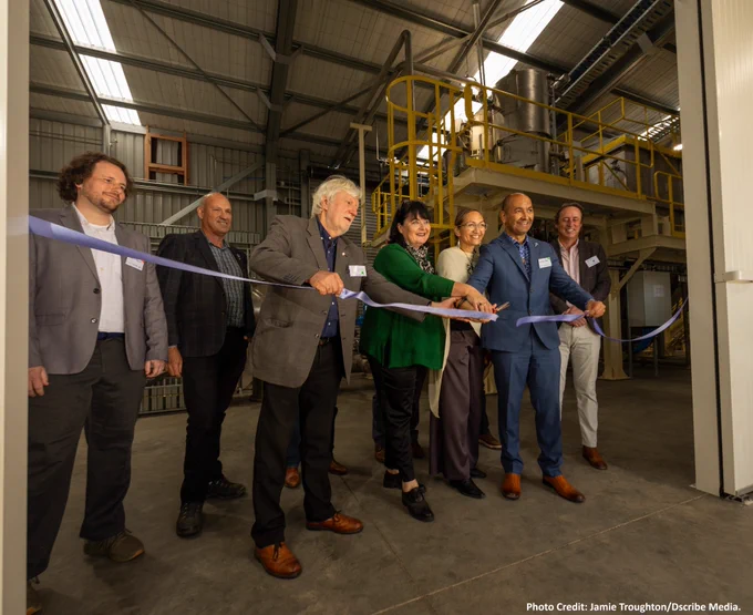 Local and national officials, along with client representatives from Cool-Safe New Zealand, and PyroGenesis’ Lead Process Engineer Jean-René Gagnon (left), help cut the ribbon to announce the official opening of New Zealand’s National Refrigerant Destruction Facility. 