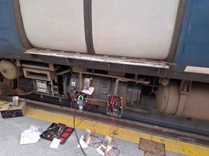 Picture showing test equipment connected to 507001