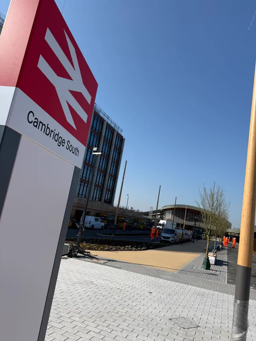 The new double arrow sign installed at the entrance to the forecourt on Francis Crick Avenue