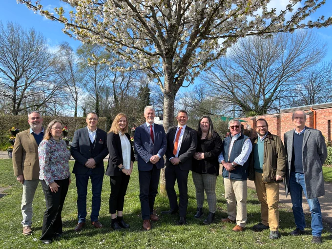 Deputy First Minister Huw Irranca Davies and the members of the Welsh Forestry and Wood-Based Industries Leadership Group. 