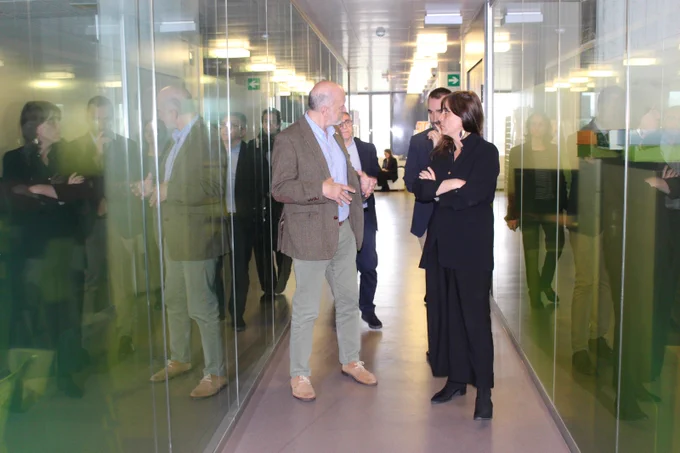 La consellera Núria Montserrat visita l'Institut de Biomedicina i Biotecnologia de Cantàbria