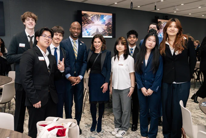 Chancellor Samuels joins students for Career Discovery Week at JP Morgan Chase.