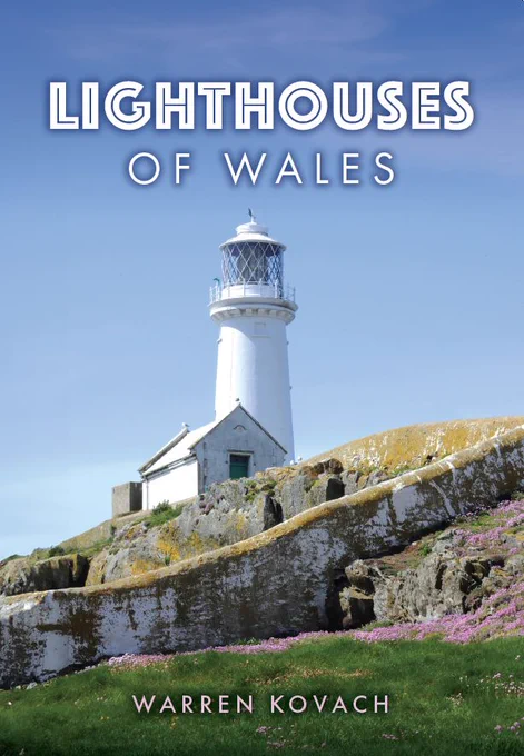 Book cover of Lighthouses of Wales by Warren Kovach