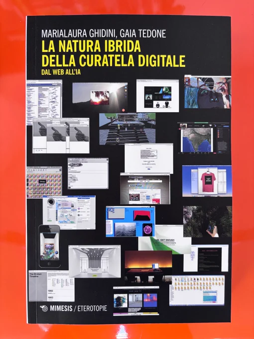Book cover of "La Natura Ibrida della Curatela Digitale – Dal Web all'IA" by Marialaura Ghidini and Gaia Tedone, published by Mimesis/Eterotopie. Black cover with bold yellow title text, featuring a collage of screenshots from websites, digital interfaces, social media platforms, and online artworks arranged across the cover. 