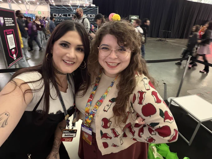Ashlina & Kiwisnstars posing for a selfie