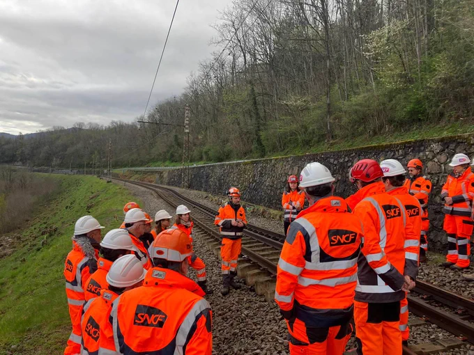 Sur le chantier de SNCF Réseau entre Foix et Tarascon sur Ariège où les équipes travaillent sans relâche 