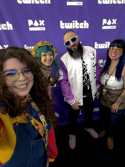 Kiwisnstars Zeldaandfairies MrSolbraPR & his wife posing for a selfie