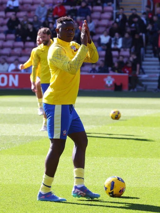 Victor Wanyama applauds the fans as he warms up on the pitch at St Mary's.