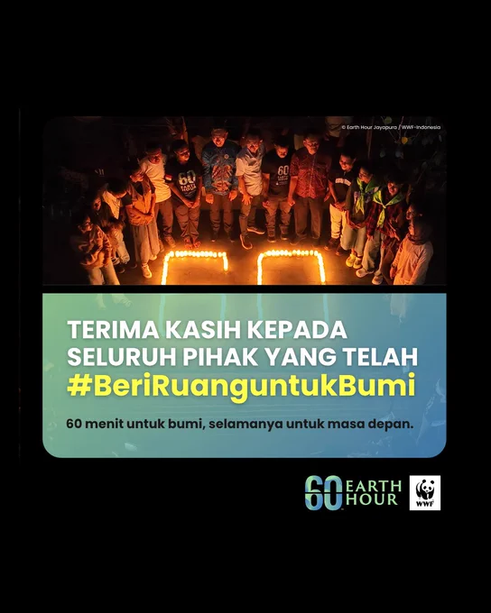 poster digital ucapan terima kasih atas pelaksanaan kampanye Earth Hour oleh WWF-Indonesia dan komunitas Earth Hour Jayapura, yang menampilkan foto dokumentasi sekelompok orang berdiri khidmat di kegelapan sambil menatap instalasi lilin berbentuk angka "60" yang memancarkan cahaya kuning hangat. Di bawah foto tersebut, terdapat blok warna gradasi hijau ke biru yang berisi teks utama "TERIMA KASIH KEPADA SELURUH PIHAK YANG TELAH #BeriRuanguntukBumi" dengan slogan pendukung "60 menit untuk bumi, selamanya untuk masa depan", serta ditutup dengan latar belakang hitam di bagian paling bawah yang menyertakan logo resmi Earth Hour dan logo panda WWF.