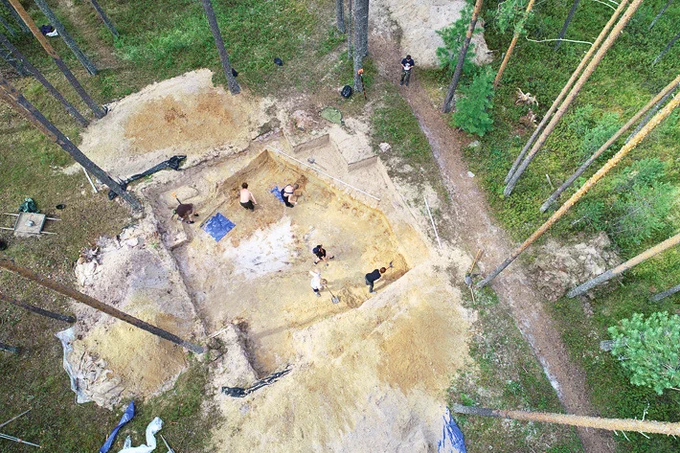 Siberian Neolithic fortress finds (📸 Courtesy Henny Piezonka)