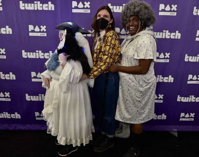Kiwisnstars dressed as Kindred, WillJinkies, & OoeyGooey pose like an engagement photo