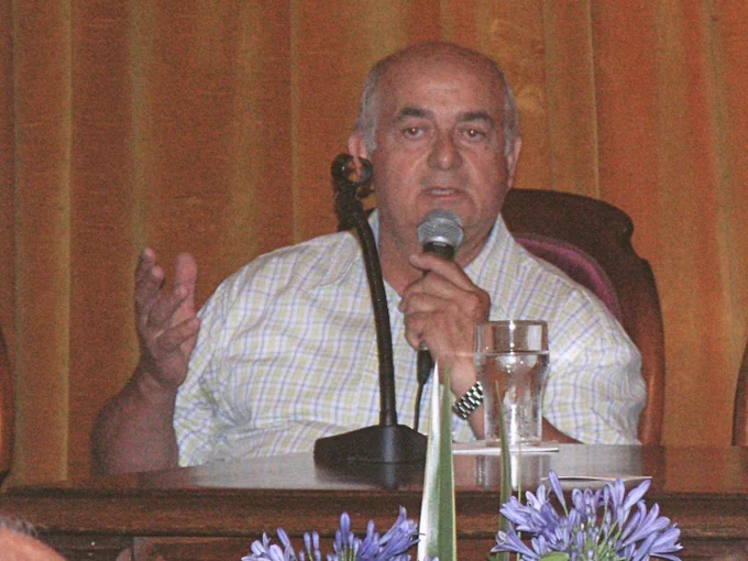 Ernest Perera, en l'acte de commemoració dels 30 anys d'ajuntaments democràtics