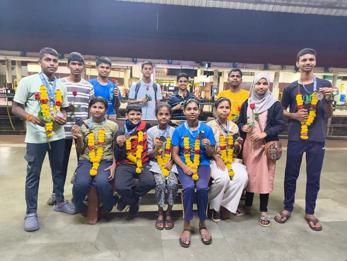 Group picture of the team with garlands