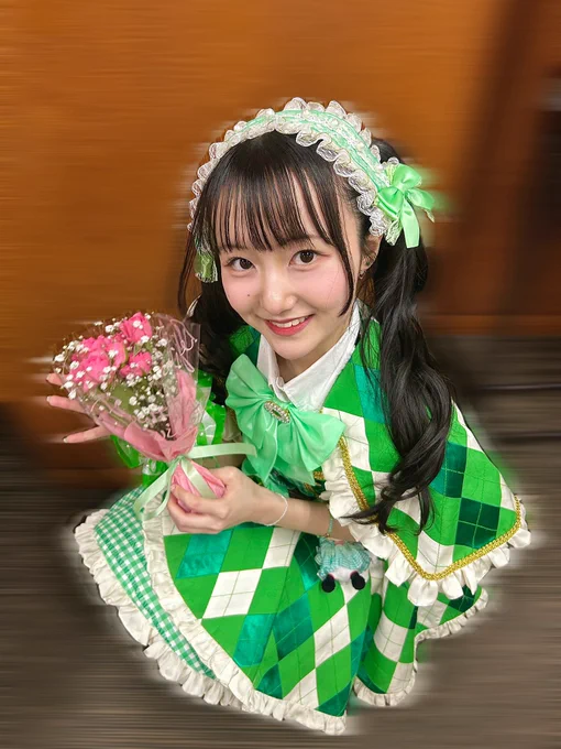 本日をもちまして、わたくし垂水愛莉は
UMATENA 6枠 みどり色を卒業いたしました‪💚✨️

最後に、今までの思い、みんなへの想いを伝えさせてください💌
長いと思うけど、最後まで読んでね！笑

まずは、昨年の11月に突然の卒業発表で驚かせてしまって、ほんとにごめんなさい。もう少し前に発表してみんなと過ごせる時間を少しでも長く取りたかったのですが、叶わず…。ほんとは直接みんなの前で話したかったんだけど、絶対泣くから笑 せっかく楽しみにして会いに来てくれてるのに、寂しいとか悲しいとか、そんな気持ちにさせたくなかった。直接伝えられなくてごめんね

知ってくれてる方もいると思うけど、私はこのUMATENAが、ダンス、歌、人前に立つこと、全て初めての経験でした。もちろん競馬も笑
オーディションで選ばれた時のことをよく覚えています。自分は、他の合格したメンバーとのスキルの差が半端なくて、すごく不安でした笑
そんな不安な気持ちも抱えつつ、メンバーみんなでキャラバンとかメディア出演、レッスンを重ねて迎えたプレデビューの日。
2024年2月12日。初めて佐賀競馬場に行って、初めて衣装を着て、初めてマイクを持って、初めてステージに立ち、初めてみんなに会いました。
とんでもなく緊張してた笑笑笑
だって自己紹介のとき声裏返ってるもん爆笑 
とにかく緊張しまくった1日だったけど、ステージに立って歌って踊るのがすごく楽しくて胸が高なったのを覚えてます！頑張ろうって思った

そして4月28日に迎えた本デビュー🌟⋆꙳
実は合格してから本デビューを迎えるまで、自分の力不足さや不甲斐なさに何度も悩んで、毎日泣いてた笑 今となってはいい思い出！
素敵な衣装を身にまとって、少し緊張が解けた私をお披露目できたかな？笑
曲も増えて、ステージすることにも慣れてきて、この日もとーーっても楽しかった✨️
それからYouTubeやラジオへの出演、どんたく、ライブハウス、初めての遠征等……たくさんのステージさせてもらいました！
佐賀競馬場と大学を行き来したこともありました笑 よく頑張った！笑
気づけばみどりのペンライトを振ってくれてる人も増えて、すごく嬉しかった‪💚

秋はJBCがあったね！
初めてのフェアリー衣装のお披露目🧚‍♂️
最後の方は全然着た姿を見せれなくてごめんね。
2枚目に続く→