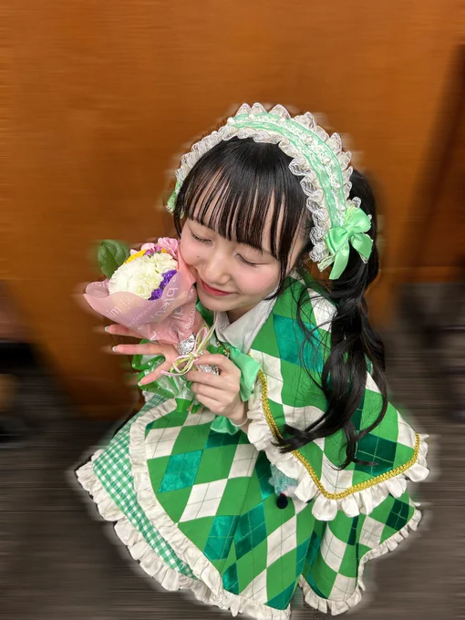 そこからもずーっと忙しくさせて頂き、気づけばプレデビューから丸１年。早かった。
家族よりメンバーと過ごす時間の方が多かった時もありました笑 キツかったけどみんなで乗り越えられて楽しかった！
そしてそして2年目に突入し、1年目よりもたくさんのステージに出演させて頂きました。
卒業発表をしてから更に時の流れが早く感じて、ひとつライブステージが終わる度に、あと何回ライブステージが出来るのか考えて寂しくなってたよ。みんなもきっと寂しい気持ちを抱えながら会いに来てくれたよね。私の前でそんな気持ちを出さないで、笑顔で会いに来てくれてありがとう。とても感謝してます。

そして迎えた最後のステージ
2026年3月29日 佐賀競馬場
いつも通りの私でみんなの前でステージしたかったから、涙をグッと堪えました。みんなに最後まで笑顔で踊ってる姿を見せたかった！！！
最後の最後で、みんながありがとうって言ってくれて、沢山名前を呼んでくれて、、ステージを降りるまでは涙を見せたくなかったんだけど我慢できず泣いちゃってごめんね🥲 最後のステージもとーっても楽しかったよ！！！！ありがとう‪💚

【最後に】
どの思い出にもいつも傍にはファンの皆様がいてくれて、支えてくれて、たくさんの声援をくれて……
きっと全部を伝えるきることは難しいけれど、今日まで活動してこれたのも、こんなにもたくさんの大きなステージに立てたのも、ぜんぶぜんぶみんなのおかげだよ！！！！ ほんとに！！！！！！！
ありがとうじゃ足りない！！！！！！！！！
素敵な景色を見させてくれてありがとう！
これからもみんなと過ごした日々を胸に、少しづつ前を向いて歩き続けたいと思います！
UMATENAの6枠みどり色担当として約2年もの時間を過ごすことができてとても幸せでした!!
UMATENAとして活動させてくれてありがとう
みんなの幸せを願っています💫
だいすき♡

                                                              垂水 愛莉