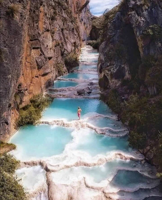 The Natural Travertine Pools: These are stepped limestone pools formed over centuries. The water carved out these basins, creating a natural "staircase" effect down the canyon.
​The Surreal Color: That vibrant turquoise hue is entirely natural, caused by the sunlight reflecting off the minerals and calcium carbonate in the water. Interestingly, the color actually changes depending on the season—it's most vivid during the dry months (May to September).