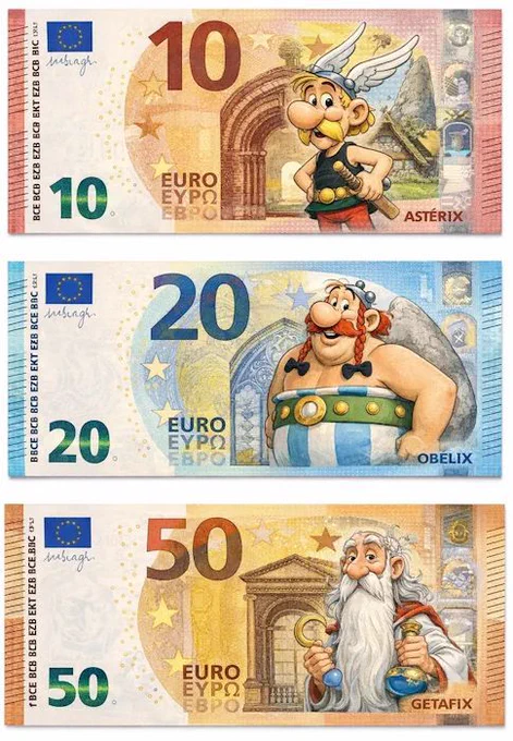 Drei übereinander angeordnete Euro-Banknoten mit Comicfiguren:

**1. Banknote:**
10-Euro-Schein. Rechts steht **Asterix** als kleine schlanke Comicfigur mit gelbem Schnurrbart, geflügeltem silbernen Helm, schwarzem ärmellosem Oberteil, roter Hose und grünem Gürtel mit runder goldener Schnalle. Hintergrund mit Torbogen und Landschaft. Text: „10 Euro“, „Astérix“.

**2. Banknote:**
20-Euro-Schein. **Obelix**, abgebildet ist Obelix mit rotem Zopf, rundem Helm, freiem Oberkörper und blau-weiß gestreifter Hose mit grünem Gürtel. Hinter ihm ein Bogenbauwerk und Felsen. Text: „20 Euro“, „Obelix“.

**3. Banknote:**
50-Euro-Schein. Miraculix mit sehr langem weißem Bart und rotem Umhang hält ein Fläschchen mit Zaubertrank und eine goldene Sichel. Hintergrund mit klassischem Gebäude. Text: „50 Euro“, „Getafix“.