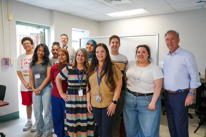 Governor Ned Lamont meets with VITA volunteers at HRA North Oak Community Center in New Britain. 