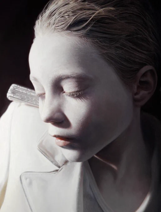 [TR] Gottfried Helnwein
Masumların Fısıltısı II
2009
Karışık teknik (tuval üzerine yağlı boya ve akrilik)
160 × 121 cm / 62 × 47 inç

Gottfried Helnwein, psikolojik yoğunluk taşıyan resimleri, fotoğrafları ve enstalasyonlarıyla tanınan çağdaş bir sanatçıdır. Eserlerinde sıklıkla masumiyet, travma, politik şiddet ve modern toplumun görünmeyen gerilimlerini işler. Tekinsiz gerçekçiliğiyle kuşağının en özgün figüratif sanatçılarından biri olarak kabul edilir.

[ENG] Gottfried Helnwein
The Murmur of the Innocents II
2009
Mixed media (oil and acrylic on canvas)
160 × 121 cm / 62 × 47 in

Gottfried Helnwein is an Austrian-Irish contemporary artist known for psychologically charged paintings, photography, and installations. His work often explores innocence, trauma, political violence, and the hidden tensions beneath modern society. Helnwein’s haunting realism has made him one of the most distinctive figurative artists of his generation.