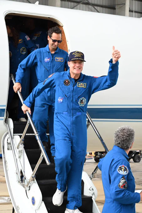 Artemis II Mission Specialist Jeremy Hansen returns home to Houston, stepping off a plane at Ellington Airport near NASA's Johnson Space Center, on Saturday, April 11, 2026, following his 10-day mission around the Moon. He and his three fellow crew members launched April 1, 2026, from NASA’s Kennedy Space Center in Florida, and splashed down off the coast of California on Friday, April 10, 2026. Credit: NASA/ROBERT MARKOWITZ