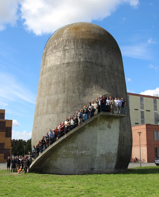 A picture with participants and organizers of the HoW exciting! 2023 workshop at the historic Trudelturm in Adlershof, Berlin