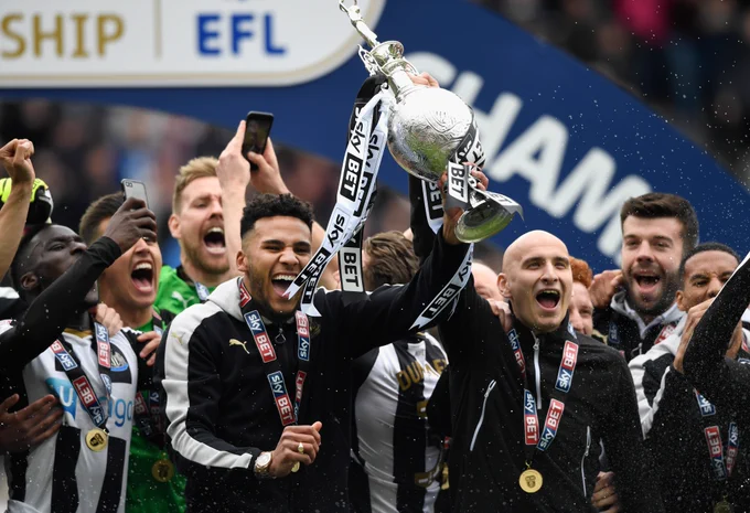 Jonjo Shelvey and Jamaal Lascelles lift the Championship trophy